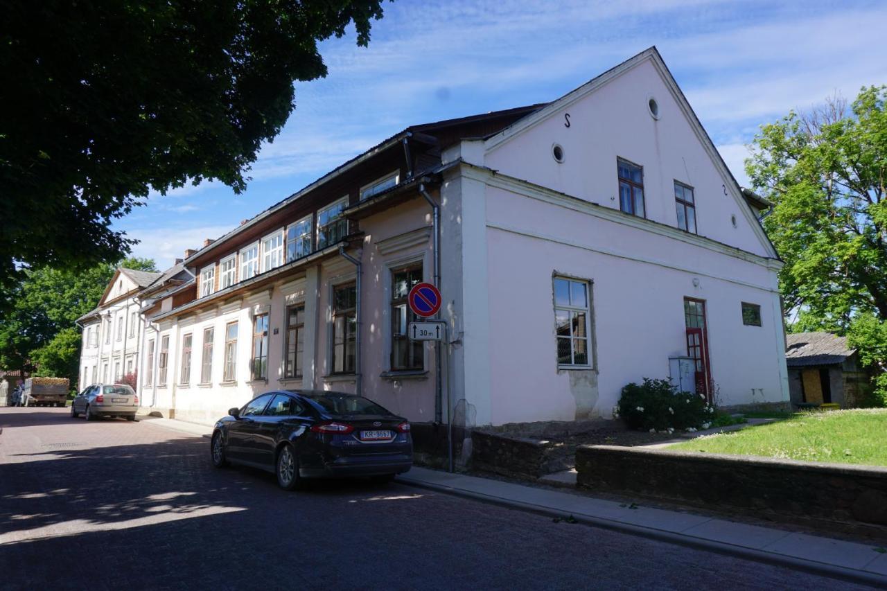 Pilskalnu Hostelis Kuldīga المظهر الخارجي الصورة